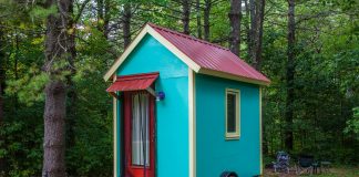 LIVIN BOX WOOD TINY HOUSE