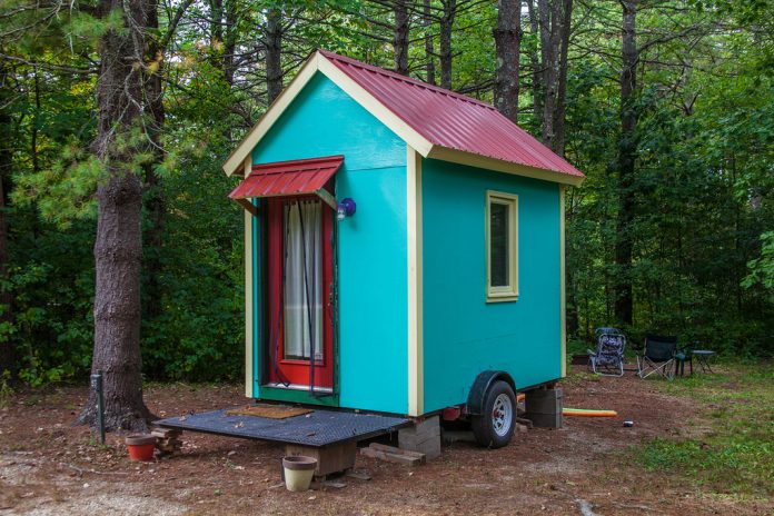 LIVIN BOX WOOD TINY HOUSE